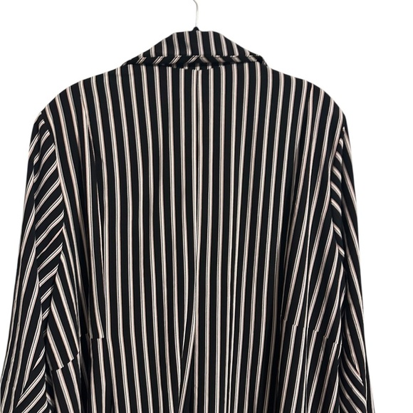 Torrid Navy and White Striped Studio Crepe Boyfriend Blazer Size 4 Career Office - Picture 10 of 14